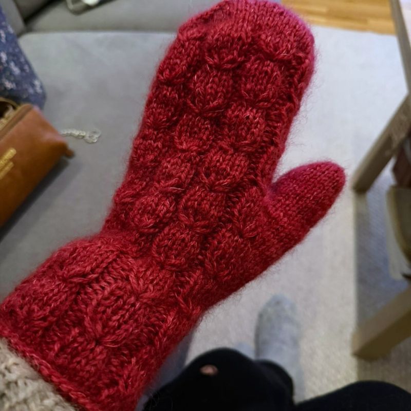 White Lotus Mittens